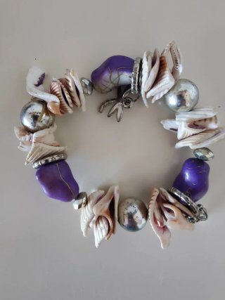 Lote de pulseras y expositor