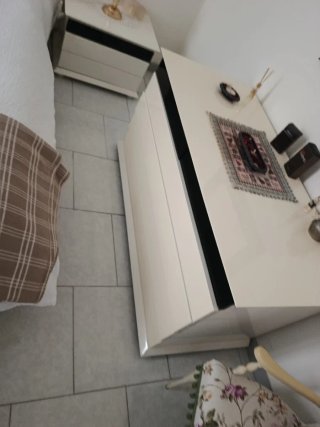 Letto matrimoniale bianco più comó più due comodin