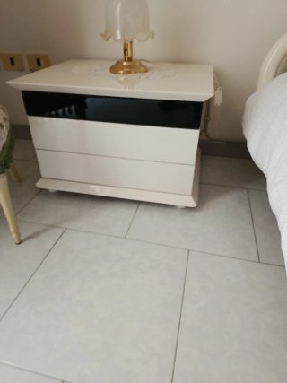 Letto matrimoniale bianco più comó più due comodin