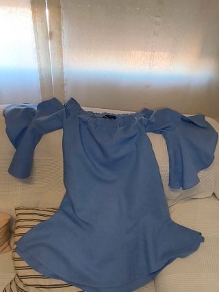 Vestido Zara azul hombros descubiertos de lino
