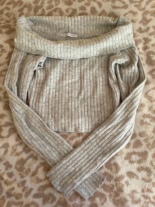 Top Bershka gris asimétrico Talla S