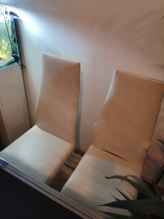OPORTUNIDAD Mesa cristal y 4 sillas blancas