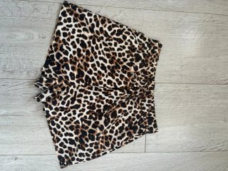 Pantalón corto estampado leopardo