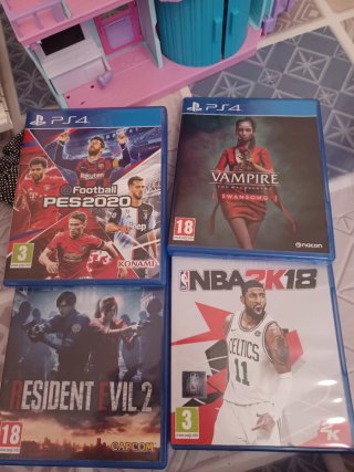 PS4 Slim 500GB Negra incluye 2 mandos y 12 juegos