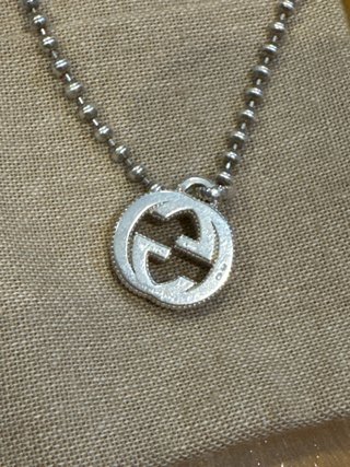 Collar Gucci Interlocking G Plata