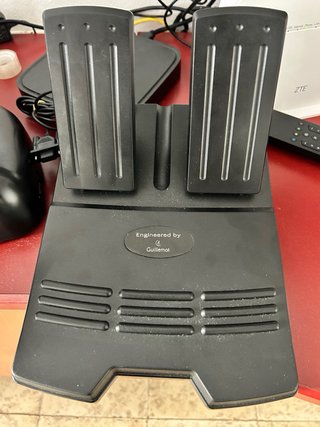 Volante Ferrari con pedales para PS2/PC