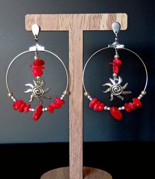 Pendientes hechos a mano con coral y sol