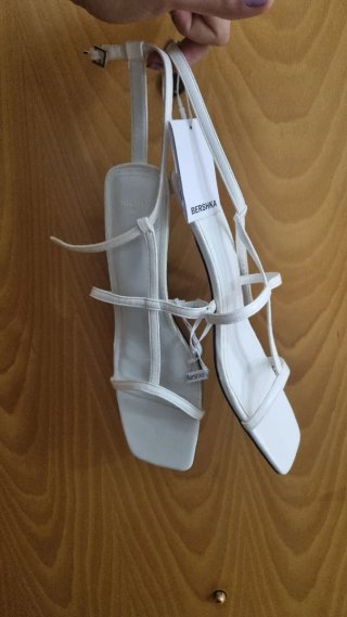 Sandalias Bershka Tacón Bajo Blancas tacones