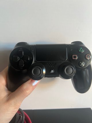 PlayStation 4 1TB Negra + Mando