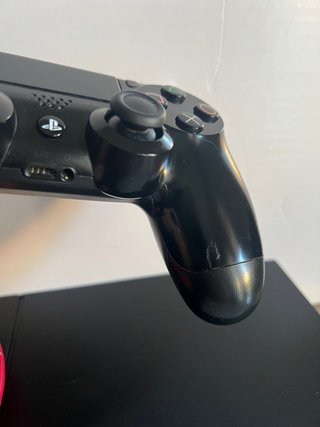 PlayStation 4 1TB Negra + Mando