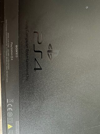 PlayStation 4 1TB Negra + Mando