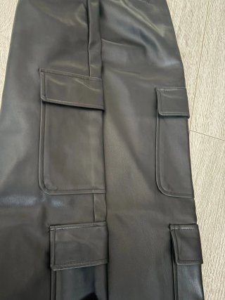 Pantalón largo efecto piel negro
