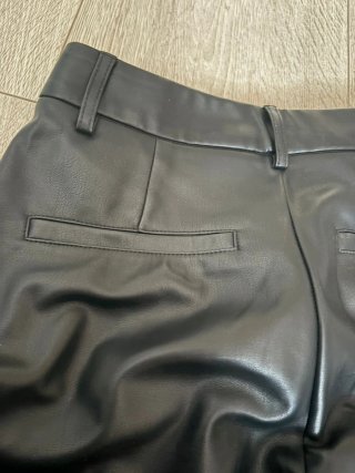 Pantalón largo efecto piel negro