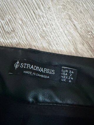 Pantalón largo efecto piel negro