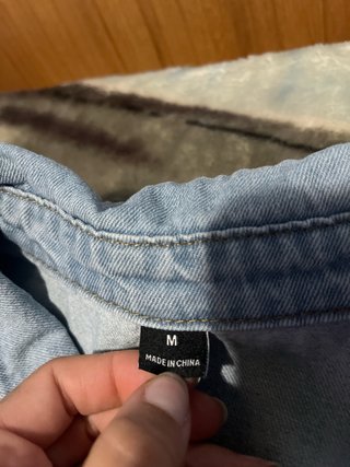 Camisa vaquera desgastada