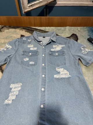 Camisa vaquera desgastada
