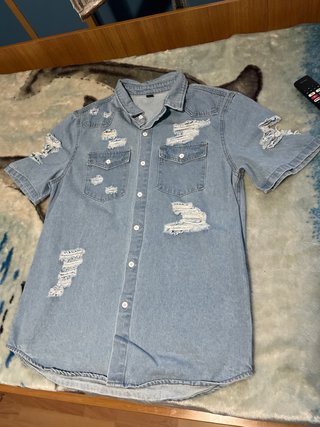 Camisa vaquera desgastada