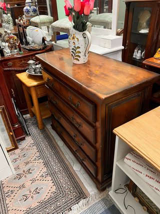 Mueble de madera maciza con gran capacidad