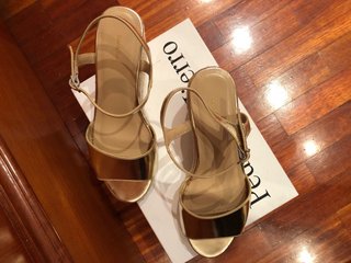 Sandalias PdH piel sin estrenar doradas t.39