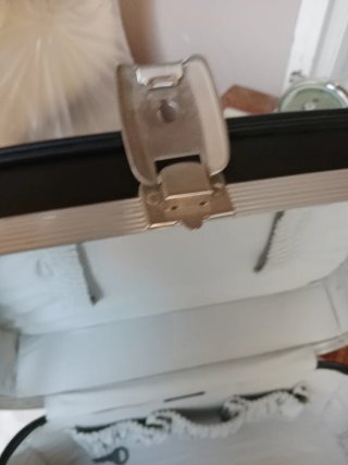 Neceser de viaje rígido con llave