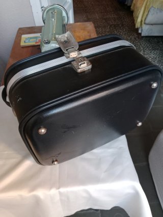 Neceser de viaje rígido con llave