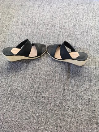Sandalias de verano negras y beige