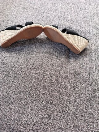 Sandalias de verano negras y beige