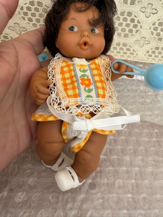 Muñeca Barriguitas con babero