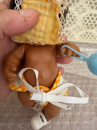 Muñeca Barriguitas con babero