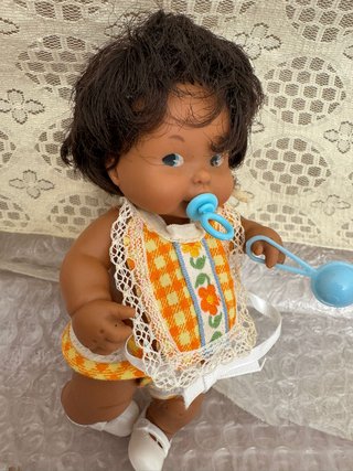 Muñeca Barriguitas con babero