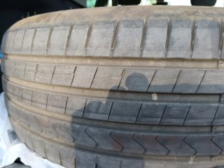 Neumático 215/55R17