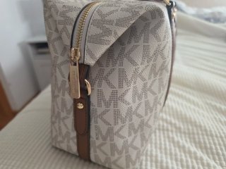 Bolso Michael Kors blanco y marrón