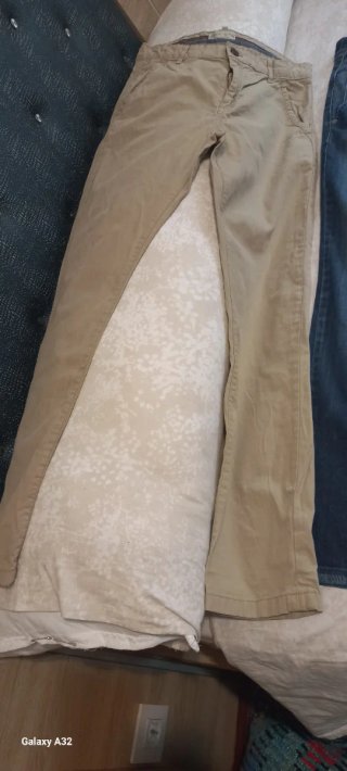 Pantalones vaqueros y beige para niños
