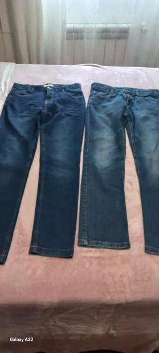 Pantalones vaqueros y beige para niños