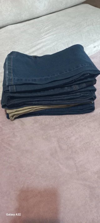 Pantalones vaqueros y beige para niños