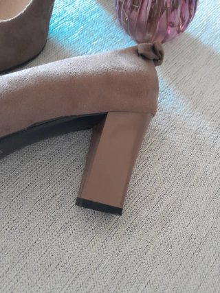 Zapatos de ante beige con lazo
