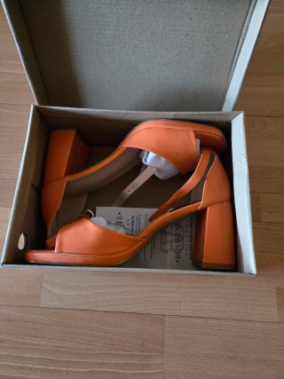 Zapatos de tacón naranja talla 37