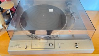 Stereo Cassette Deck y Tocadiscos AKAI