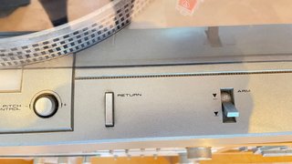 Stereo Cassette Deck y Tocadiscos AKAI
