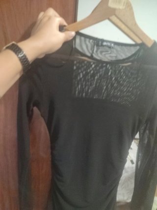 Vestido negro malla y drapeado