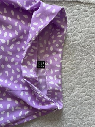 Falda larga lila con estampado blanco Con abertura