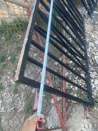 Rejas de ventana metálicas (grande y pequeña)