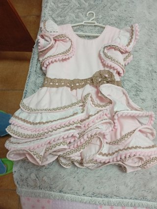 Vestidos de fiesta rosas y blancos