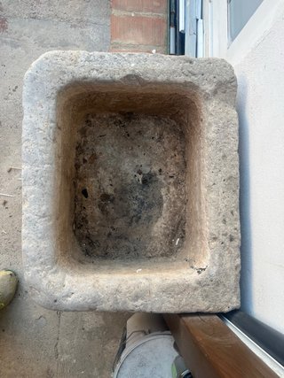Pila de piedra antigua