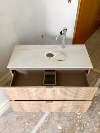 Mueble de baño madera y piedra