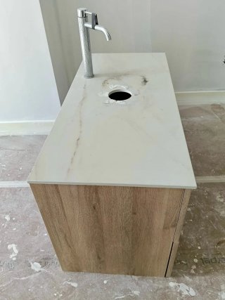 Mueble de baño madera y piedra