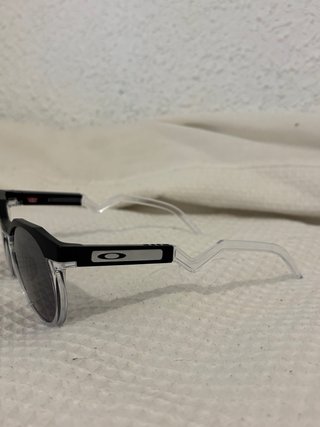 Gafas de sol Oakley negras y grises HSTN