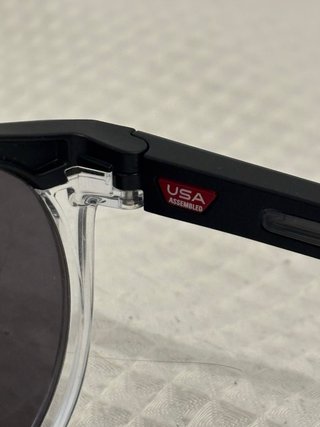 Gafas de sol Oakley negras y grises HSTN