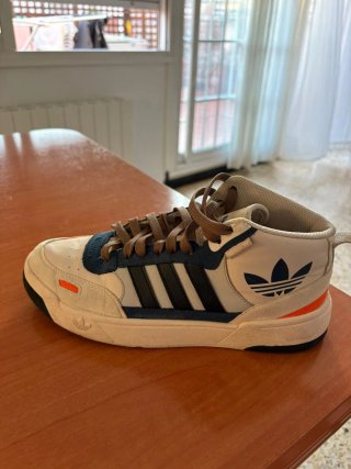 Zapatillas Adidas Mid Top Blancas y Azules, 42,5