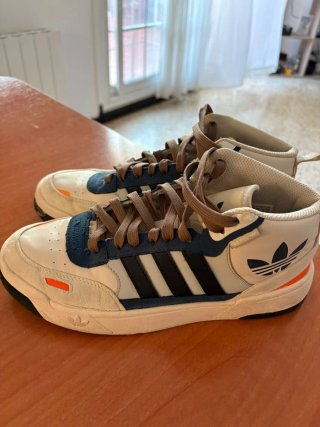 Zapatillas Adidas Mid Top Blancas y Azules, 42,5